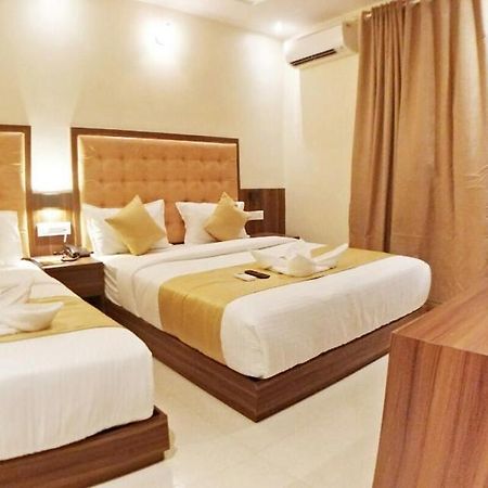 Hotel Emerald Near T2 International Airport 孟买 外观 照片