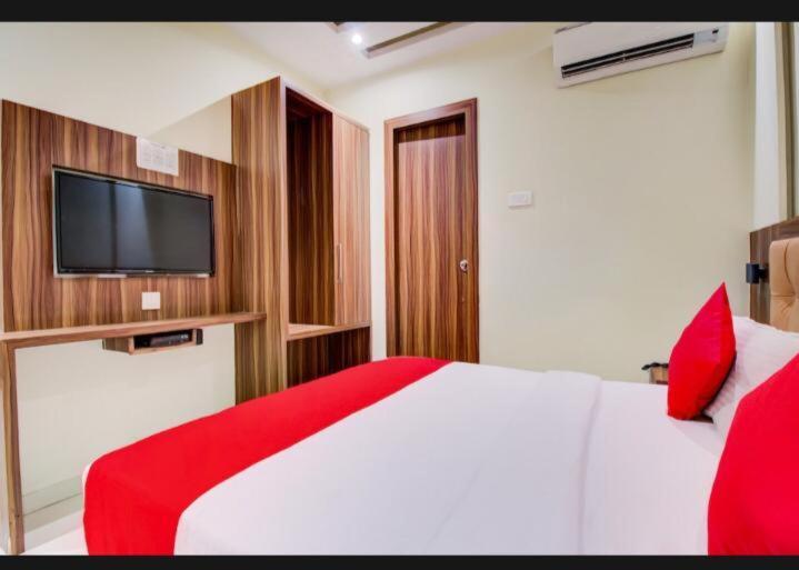 Hotel Emerald Near T2 International Airport 孟买 外观 照片