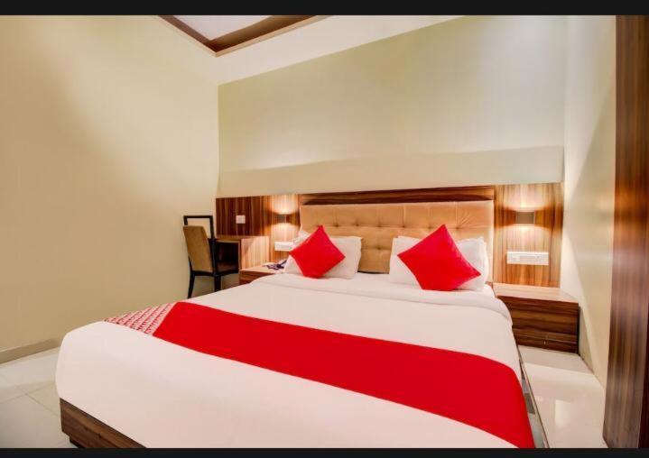 Hotel Emerald Near T2 International Airport 孟买 外观 照片