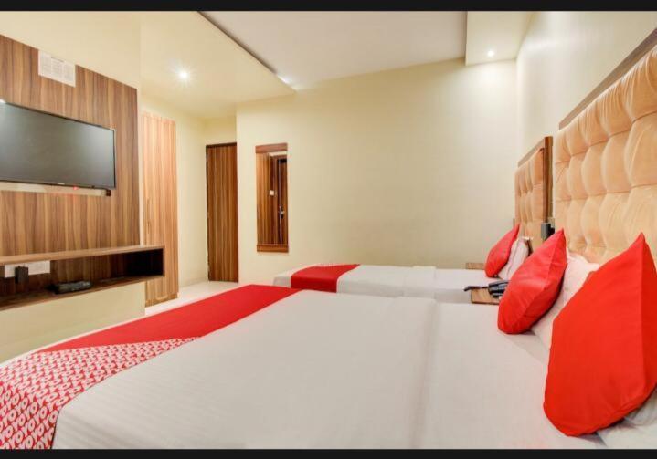 Hotel Emerald Near T2 International Airport 孟买 外观 照片