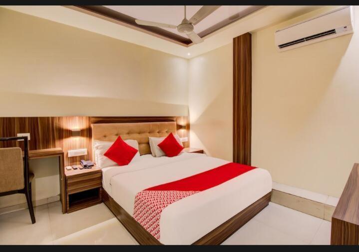 Hotel Emerald Near T2 International Airport 孟买 外观 照片