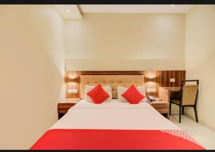 Hotel Emerald Near T2 International Airport 孟买 外观 照片