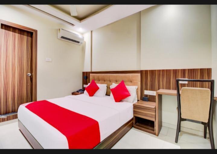 Hotel Emerald Near T2 International Airport 孟买 外观 照片