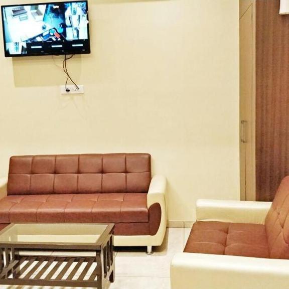 Hotel Emerald Near T2 International Airport 孟买 外观 照片
